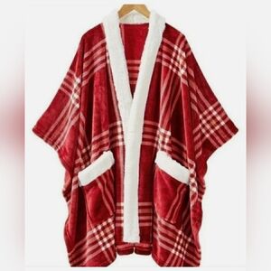 GIFTABLE COZY PLUSH WEARABLE FLEECE THROW RED GARNETT PLAID WITH LARGE POCKETS